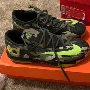 Nike KD VI grade school size 7y camo